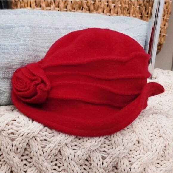 True Vintage Red Wool Cloche Hat with Flower Accent - Picture 1 of 16